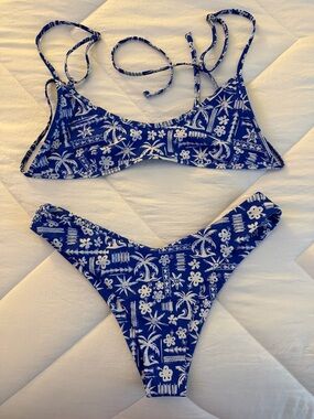 Kulani Kinis Blue & White Tropical Print Bikini